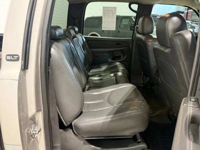 Used 2005 GMC Sierra 3500 SLT w/ Heavy-Duty Power Package image 16
