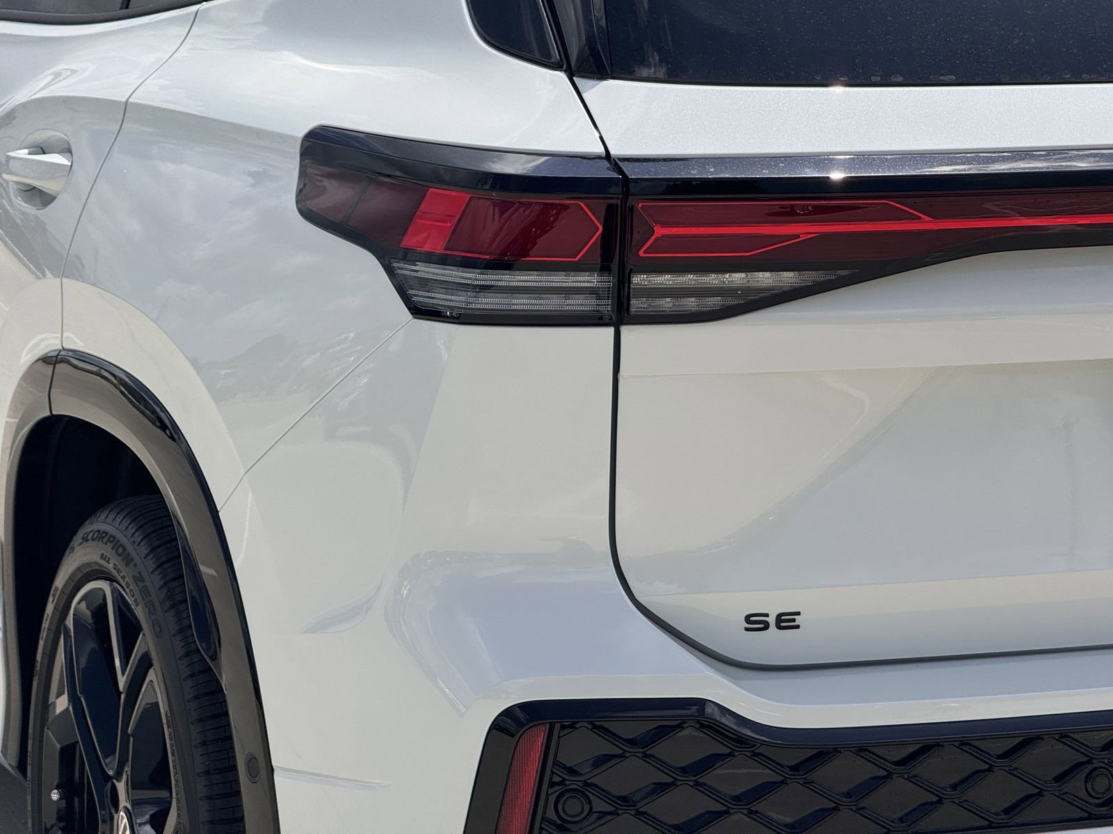 New 2026 Volkswagen Tiguan SE R-Line FWD image 13