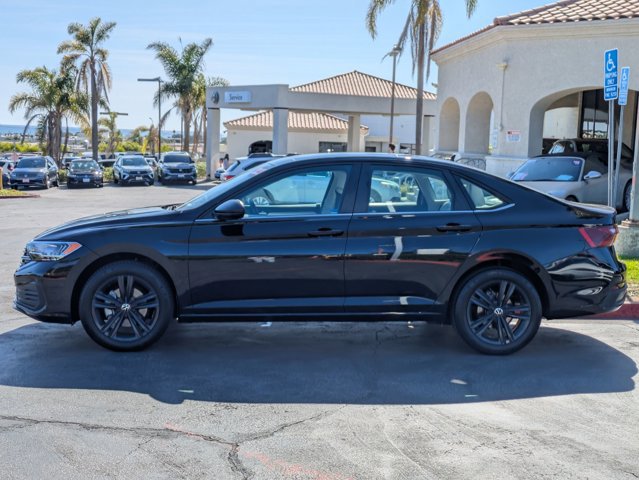 Certified 2023 Volkswagen Jetta SE w/ Panoramic Sunroof Package FWD image 9