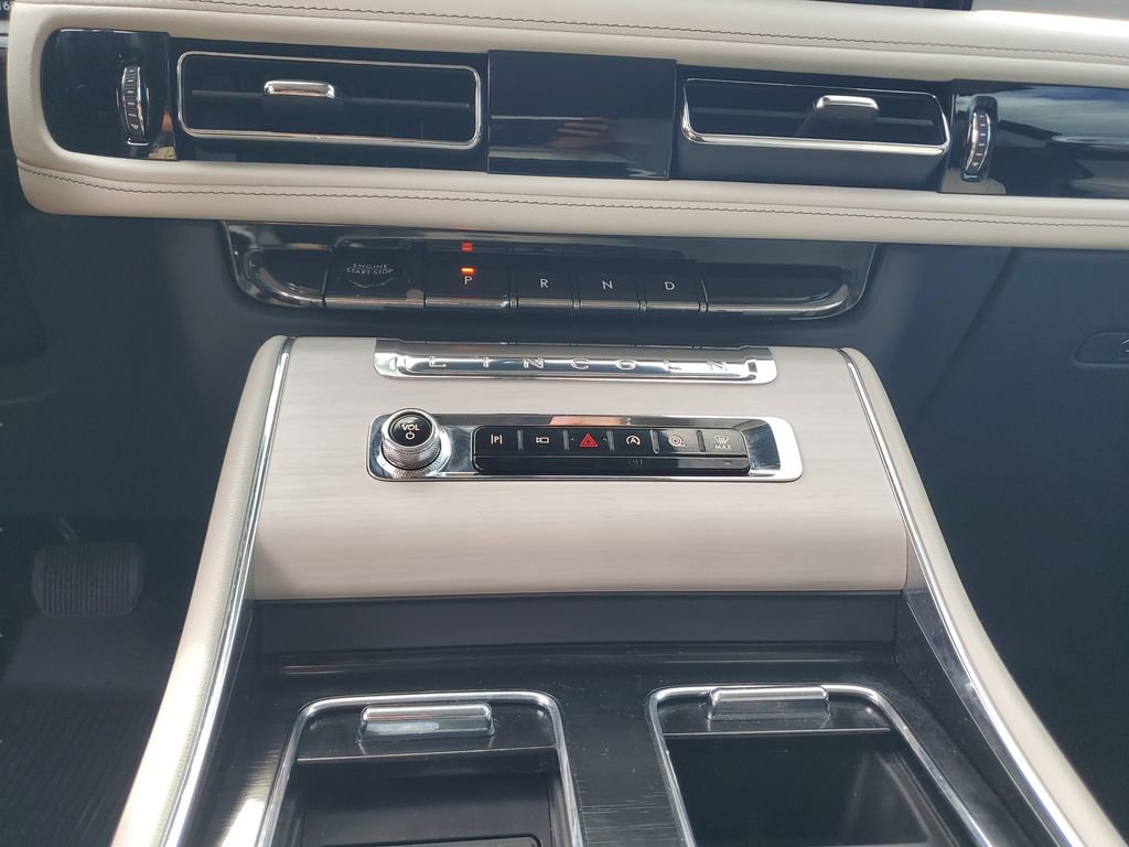 Used 2025 Lincoln Aviator Reserve w/ Luxury Package image 15