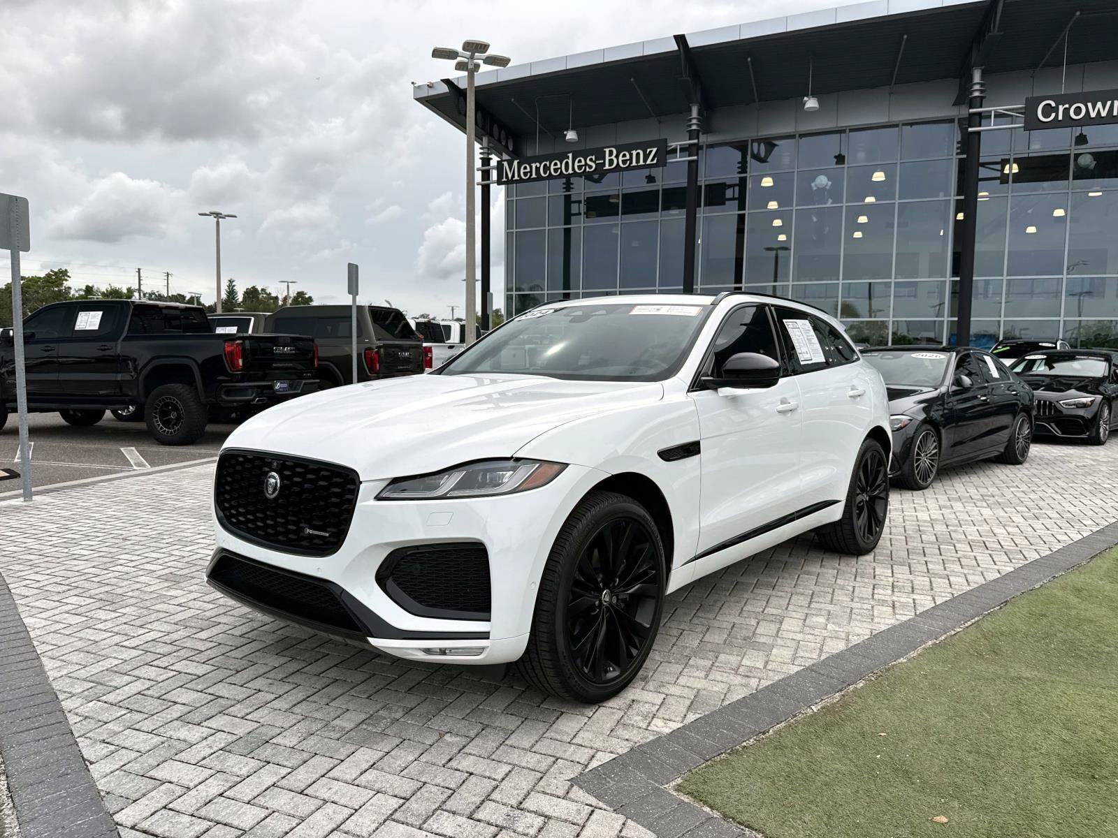 Used 2024 Jaguar F-PACE R-Dynamic S AWD/4WD image 2