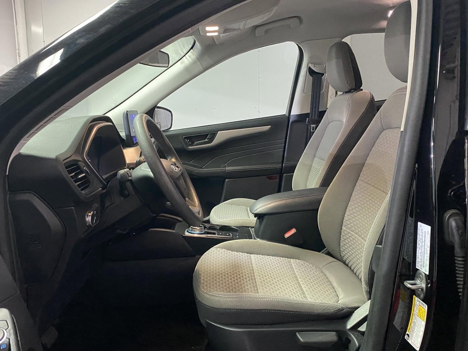 Used 2022 Ford Escape SE image 21