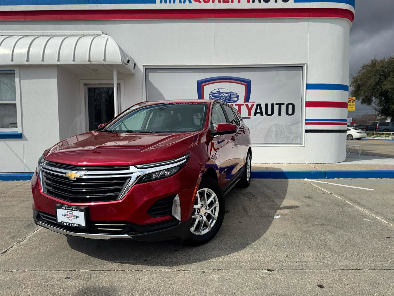 Used 2023 Chevrolet Equinox LT image 2