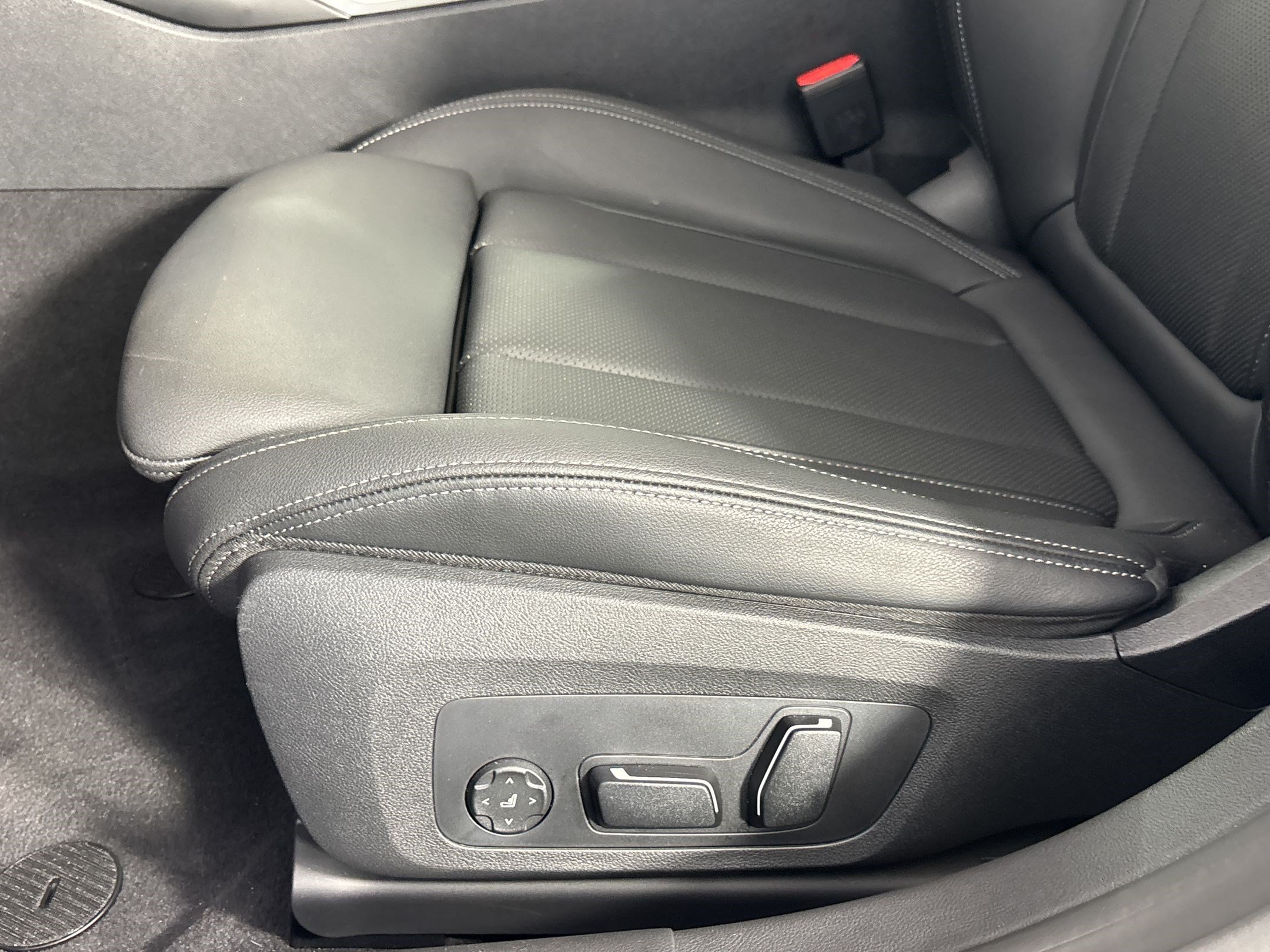 Used 2025 BMW 430i w/ Premium Package RWD image 13