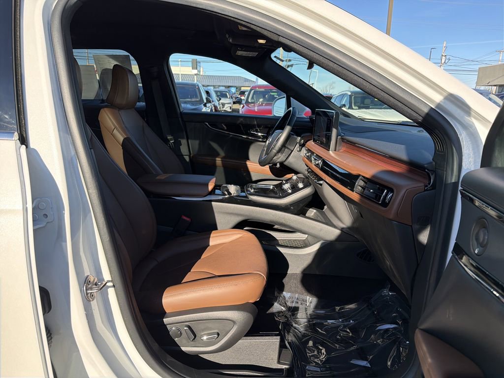 Certified 2023 Lincoln Nautilus Reserve w/ Equipment Group 201A image 15