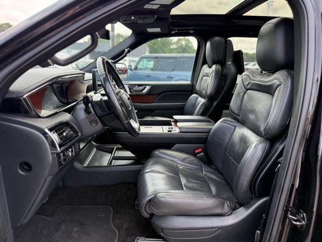 Used 2023 Lincoln Navigator L Reserve AWD/4WD image 12