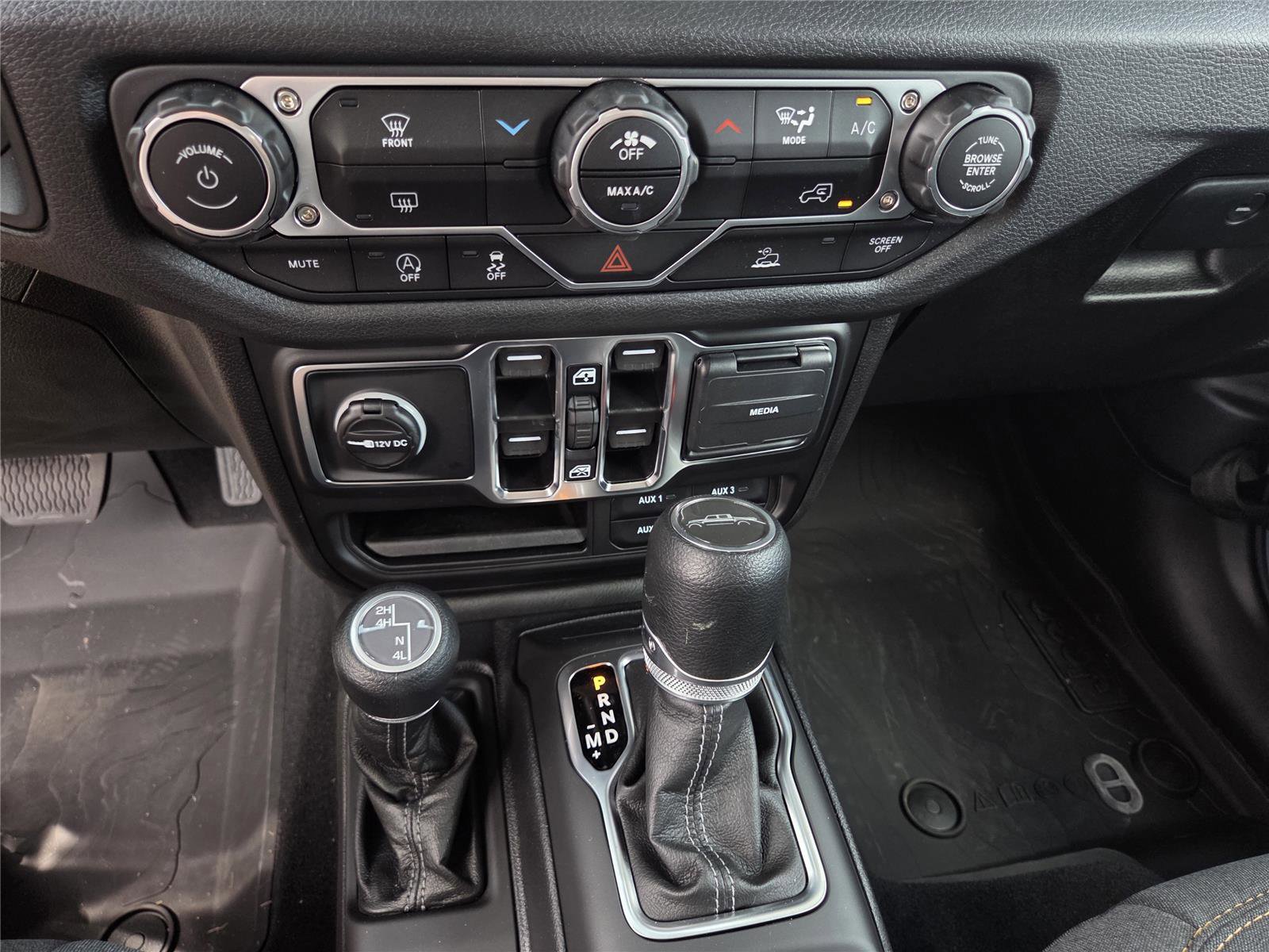 New 2025 Jeep Gladiator Sport image 40