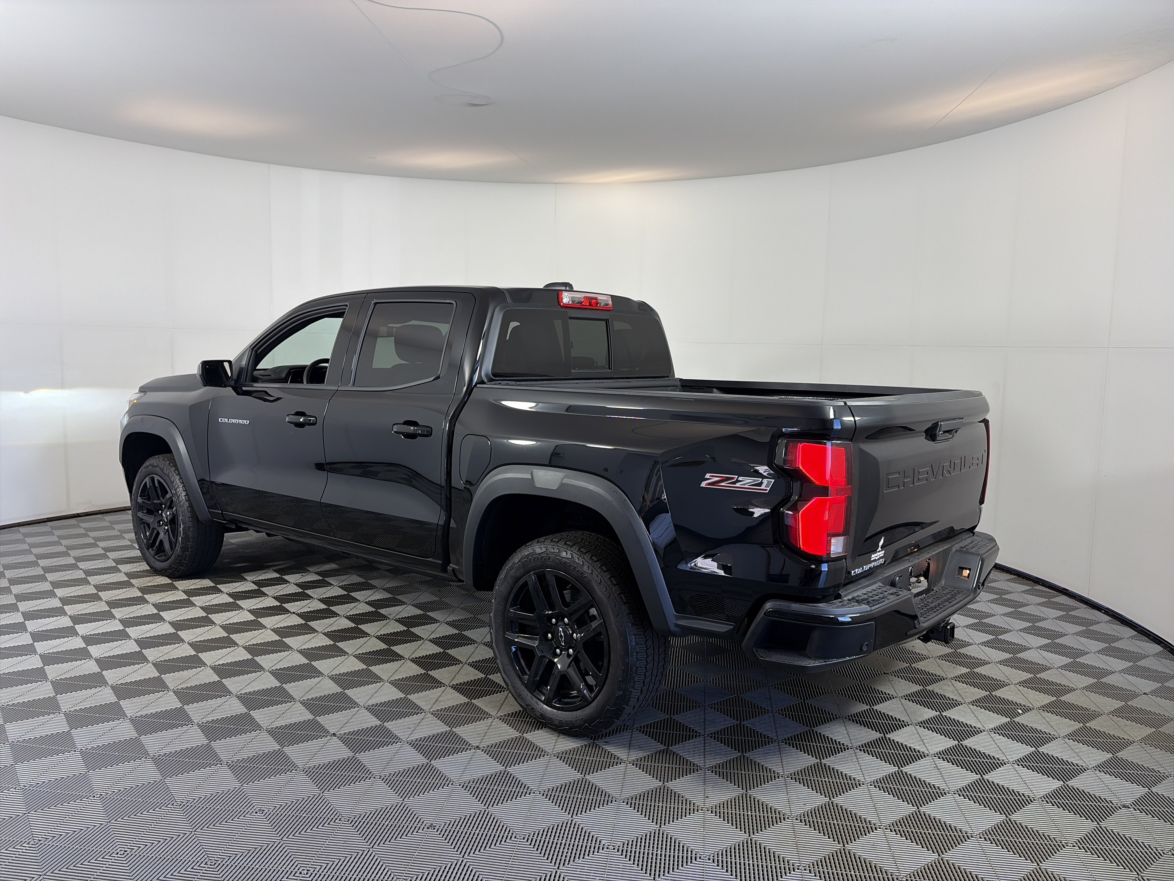 Used 2024 Chevrolet Colorado Z71 w/ Z71 Convenience Package 2 AWD/4WD image 8