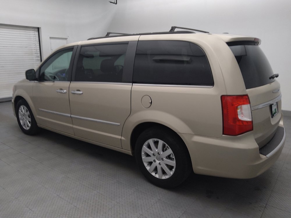 Used 2015 Chrysler Town & Country Touring w/ Driver Convenience Group FWD image 3