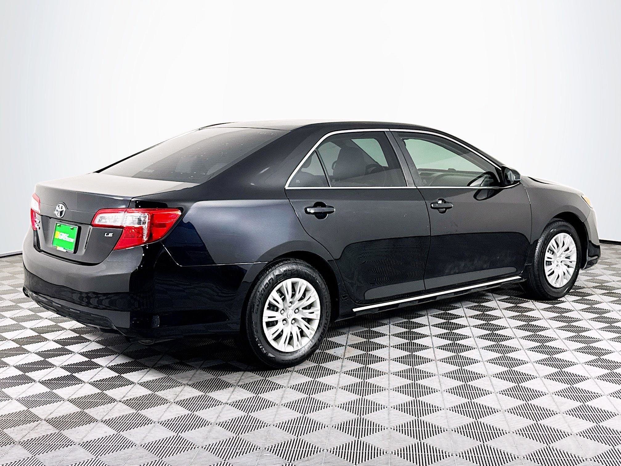Used 2014 Toyota Camry SE image 10