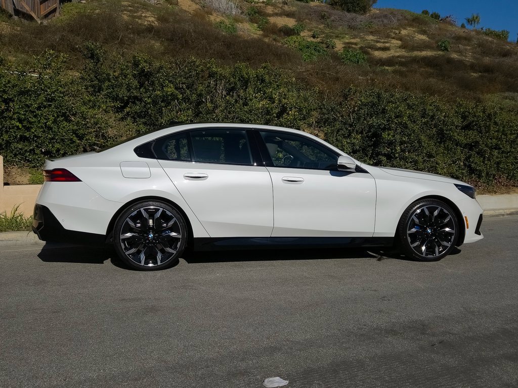 New 2026 BMW 530i w/ Executive Package image 4