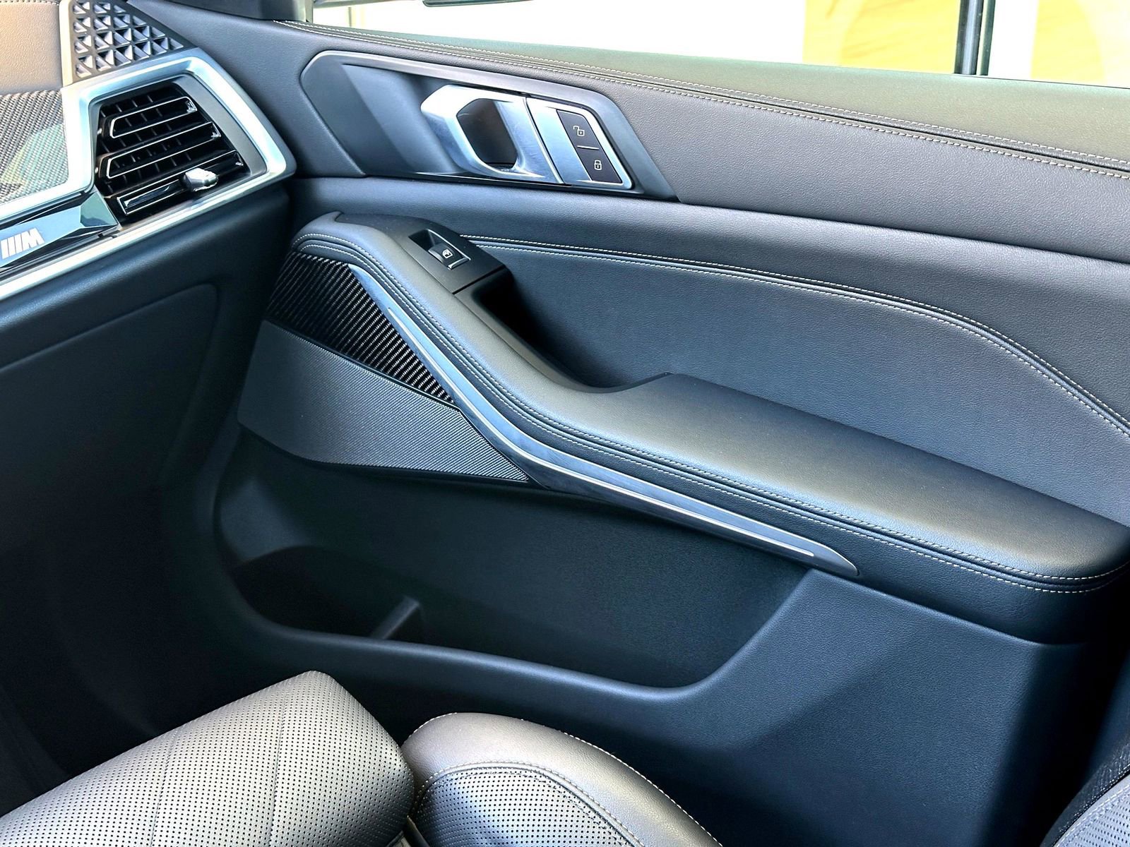Certified 2024 BMW X5 M60i AWD/4WD image 28