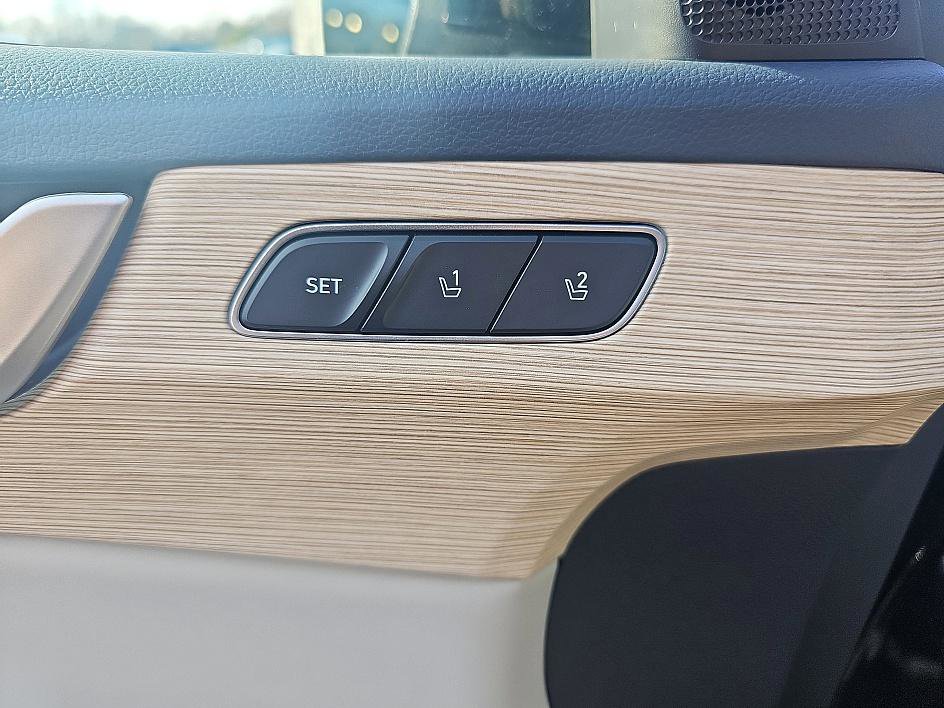 Used 2025 Hyundai Palisade Limited image 11