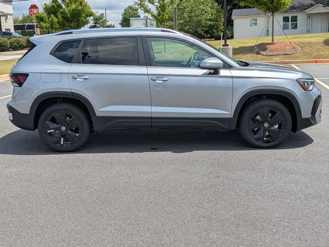 New 2026 Volkswagen Taos SE FWD image 3