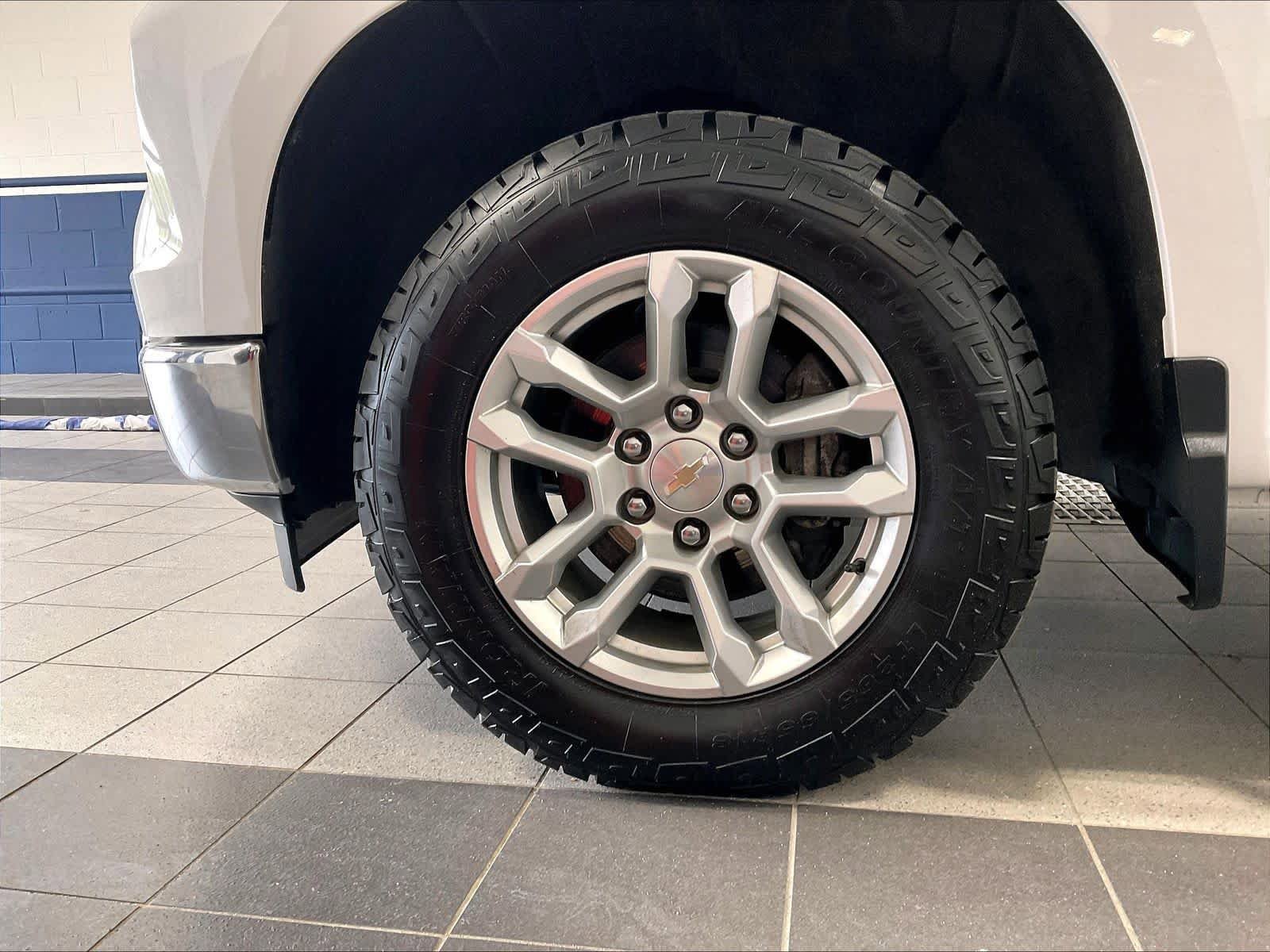 Used 2023 Chevrolet Silverado 1500 LT AWD/4WD image 7