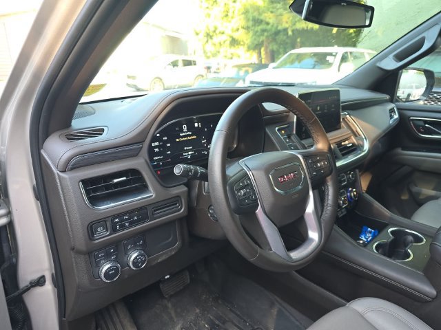 Used 2023 GMC Yukon XL SLT w/ SLT Luxury Package AWD/4WD image 16
