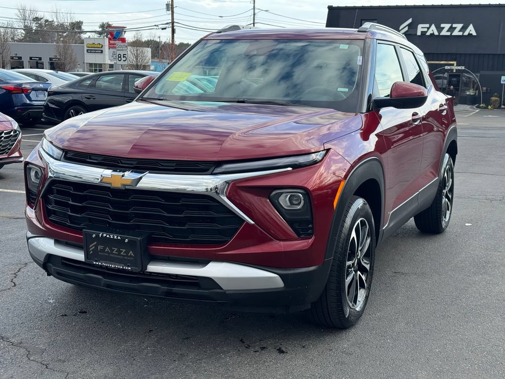 Used 2025 Chevrolet TrailBlazer LT AWD/4WD image 1