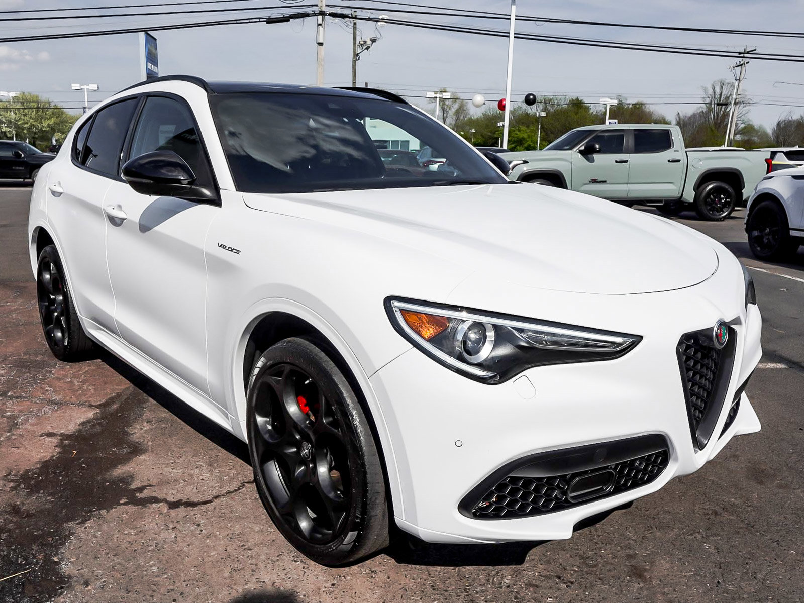 Used 2023 Alfa Romeo Stelvio Veloce image 3