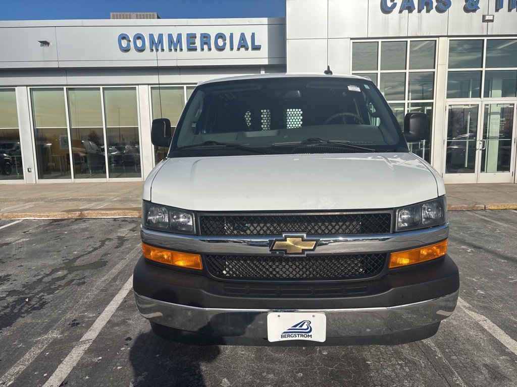 Used 2024 Chevrolet Express 2500 w/ Driver Convenience Package image 9