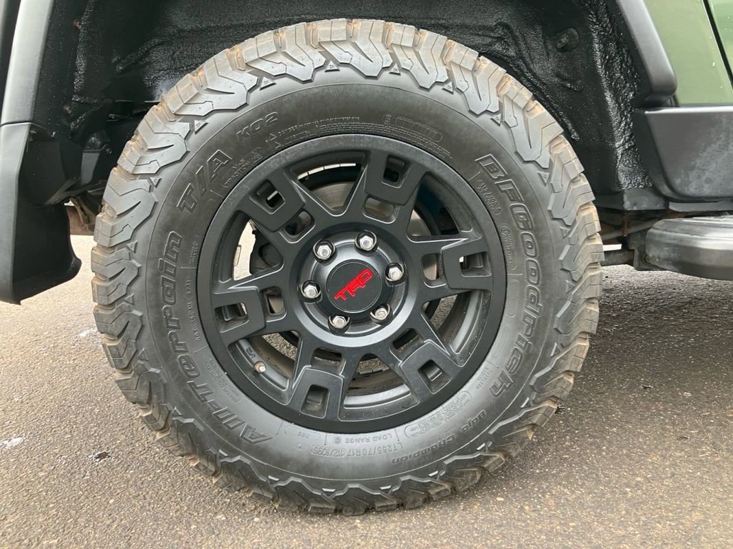 Used 2011 Toyota FJ Cruiser 4WD image 38