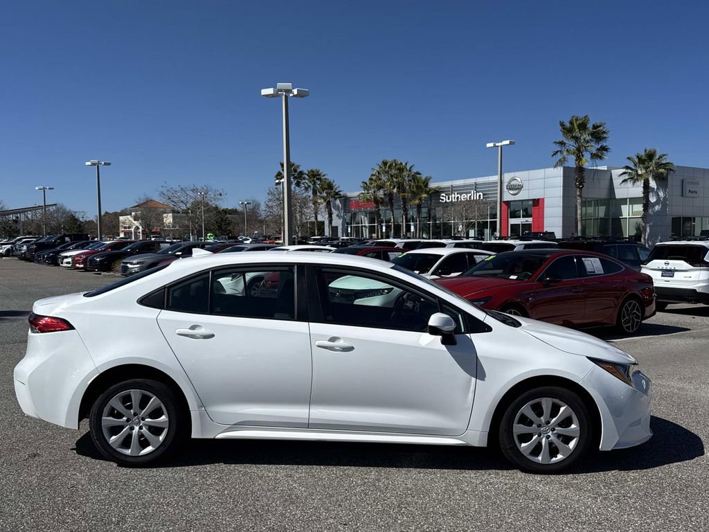 Used 2024 Toyota Corolla LE image 2