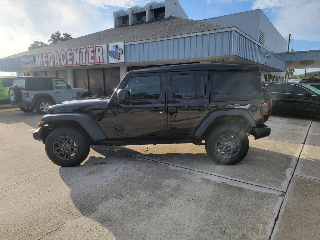 Used 2026 Jeep Wrangler Unlimited Sport AWD/4WD image 2