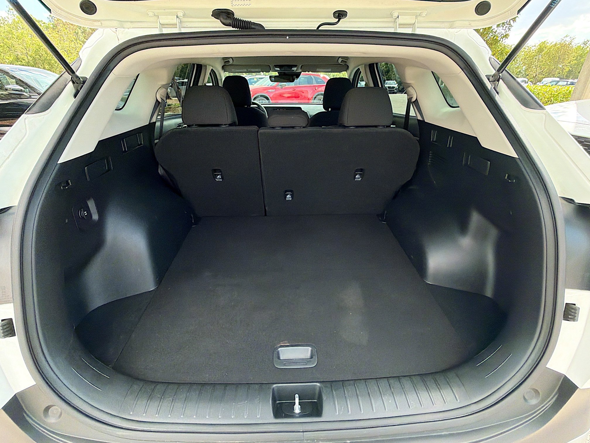 Used 2024 Kia Sportage LX image 12