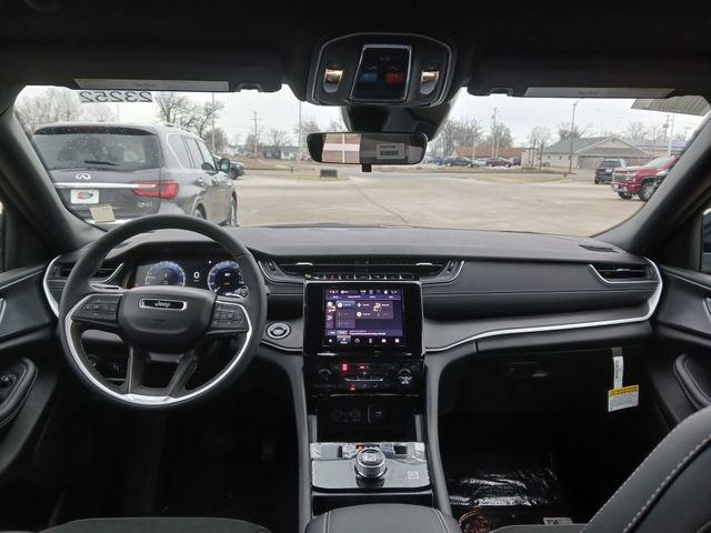 New 2025 Jeep Grand Cherokee L Laredo AWD/4WD image 30