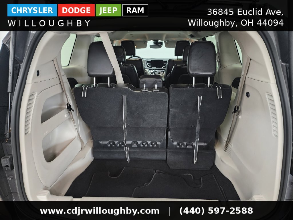Used 2023 Chrysler Pacifica Touring-L AWD/4WD image 29