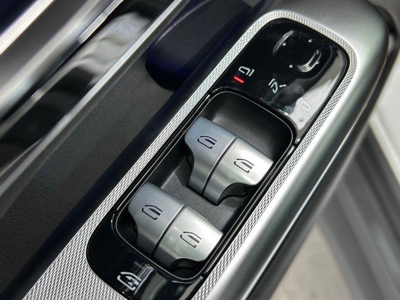 New 2025 Mercedes-Benz GLC 300 4MATIC image 12