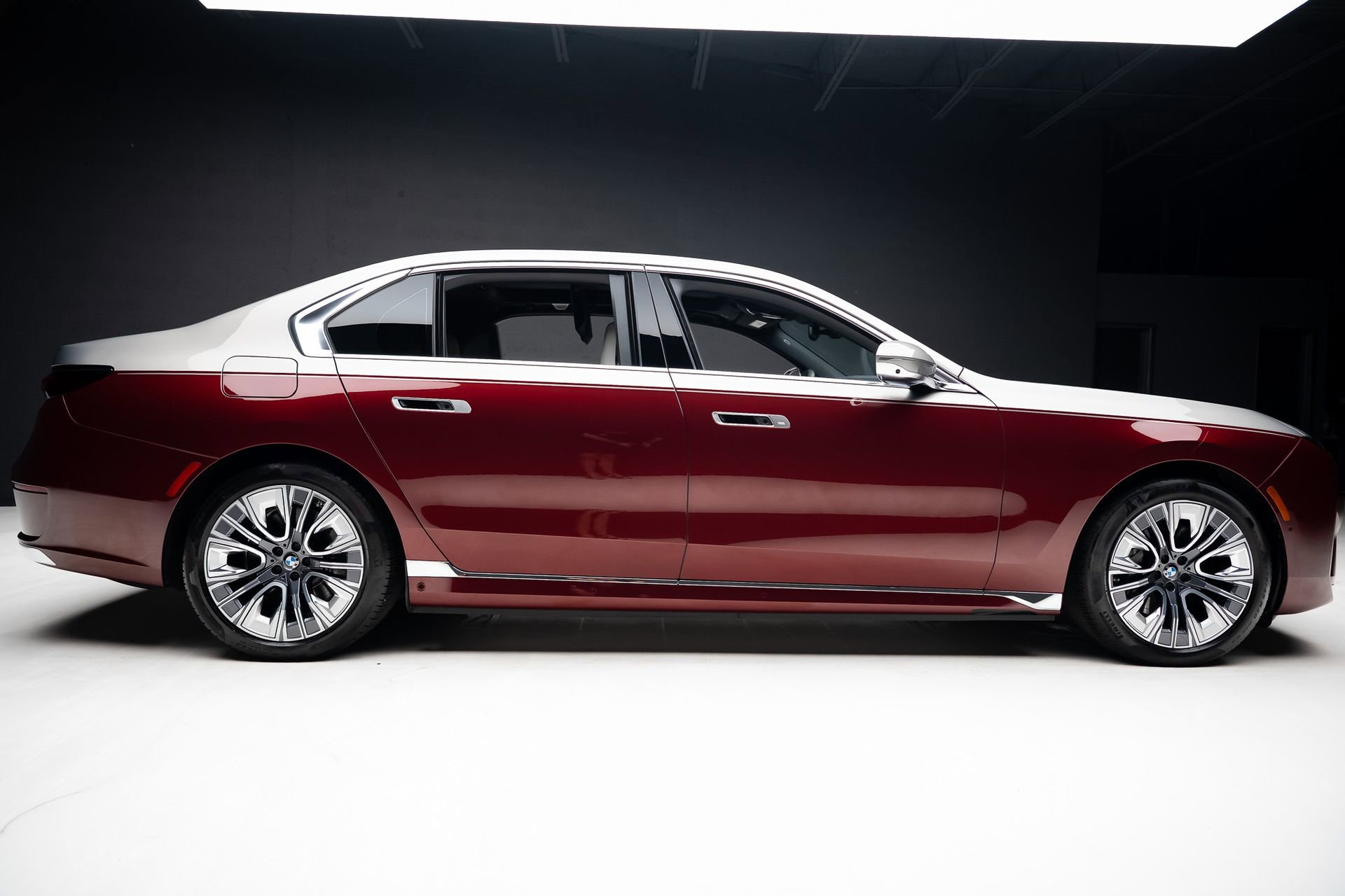 Used 2023 BMW i7 xDrive60 w/ Executive Package 2 image 36