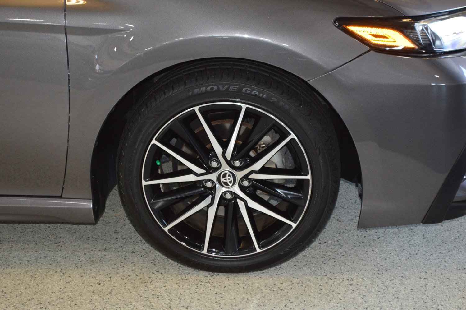 Used 2022 Toyota Camry SE image 9