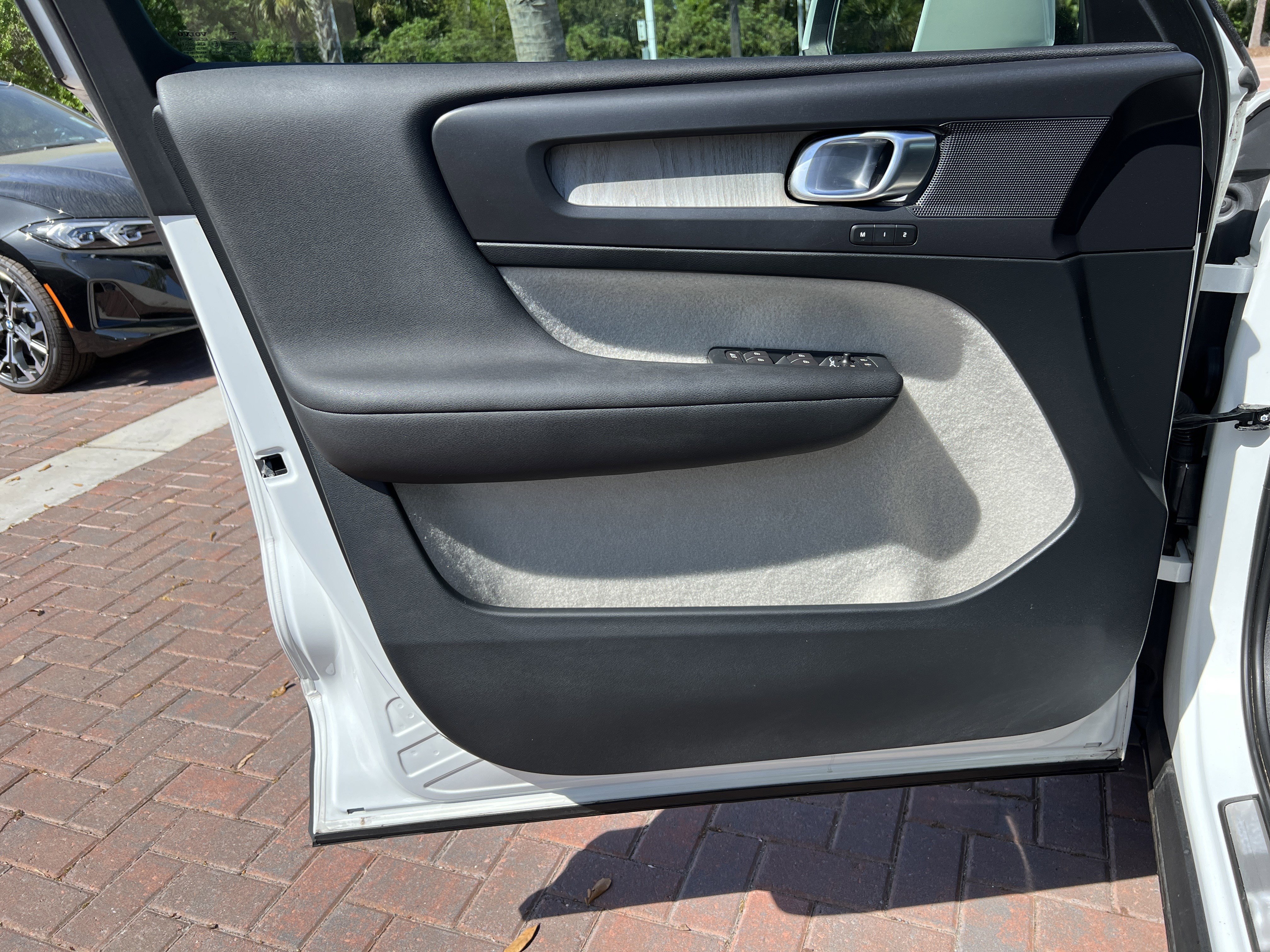 Used 2019 Volvo XC40 T5 Inscription image 14