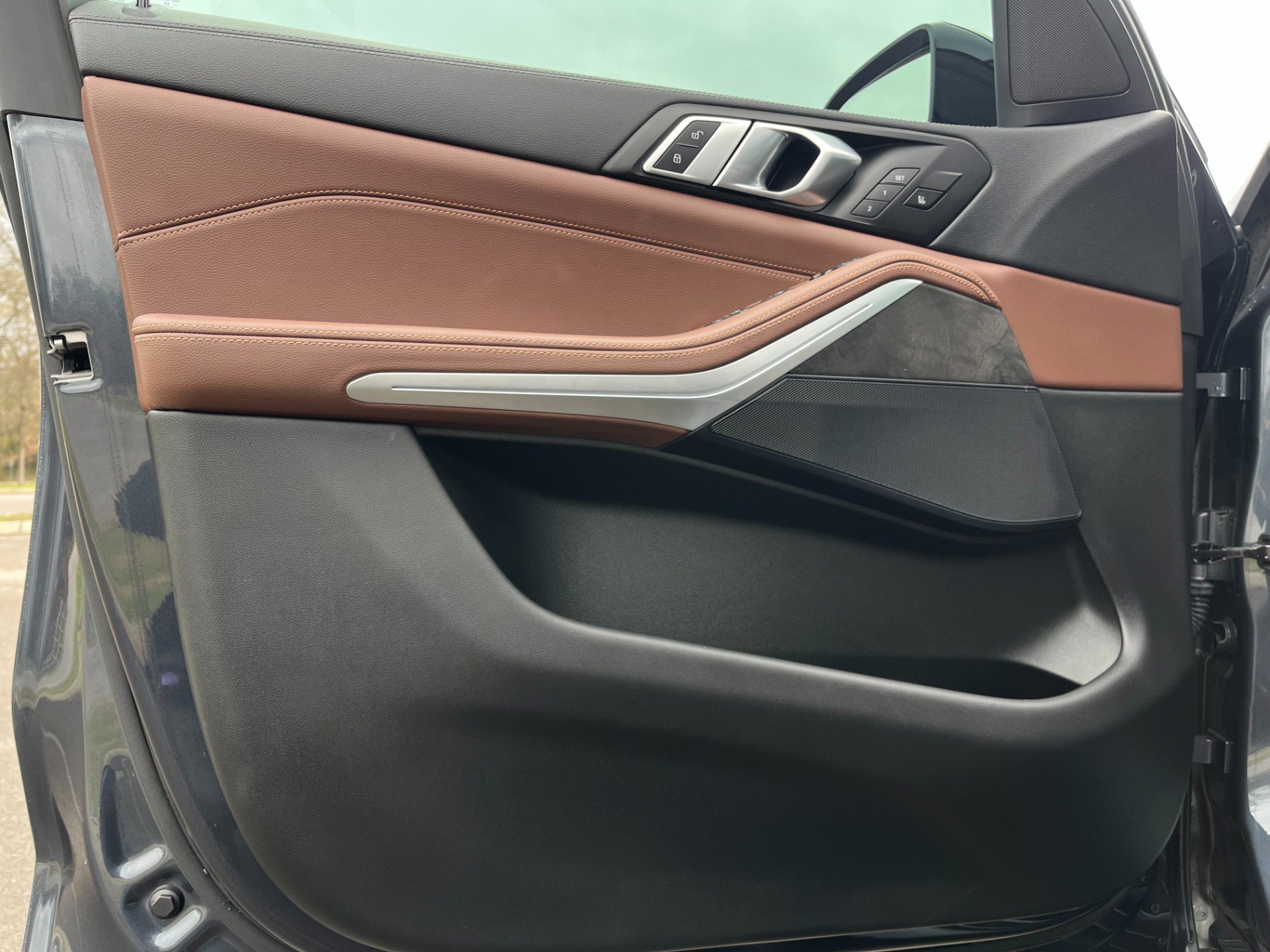 Used 2022 BMW X5 xDrive40i w/ M Sport Package image 48