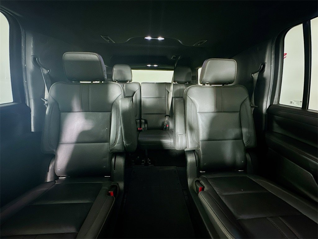 Used 2021 Chevrolet Suburban RST w/ Luxury Package image 13