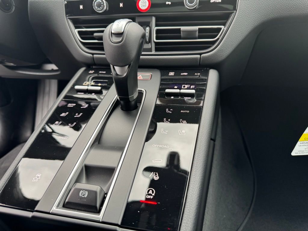 Used 2024 Porsche Macan image 30