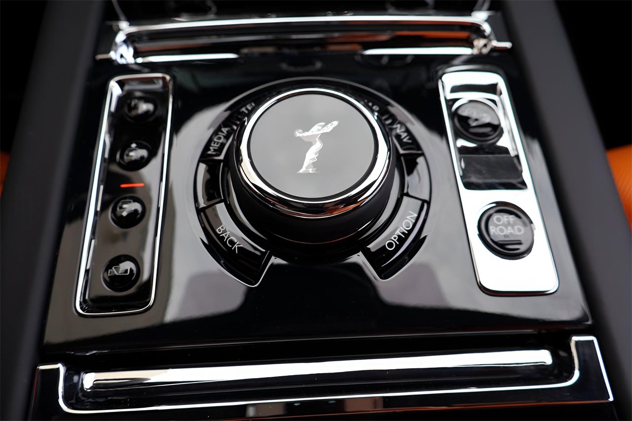 New 2025 Rolls-Royce Cullinan image 31
