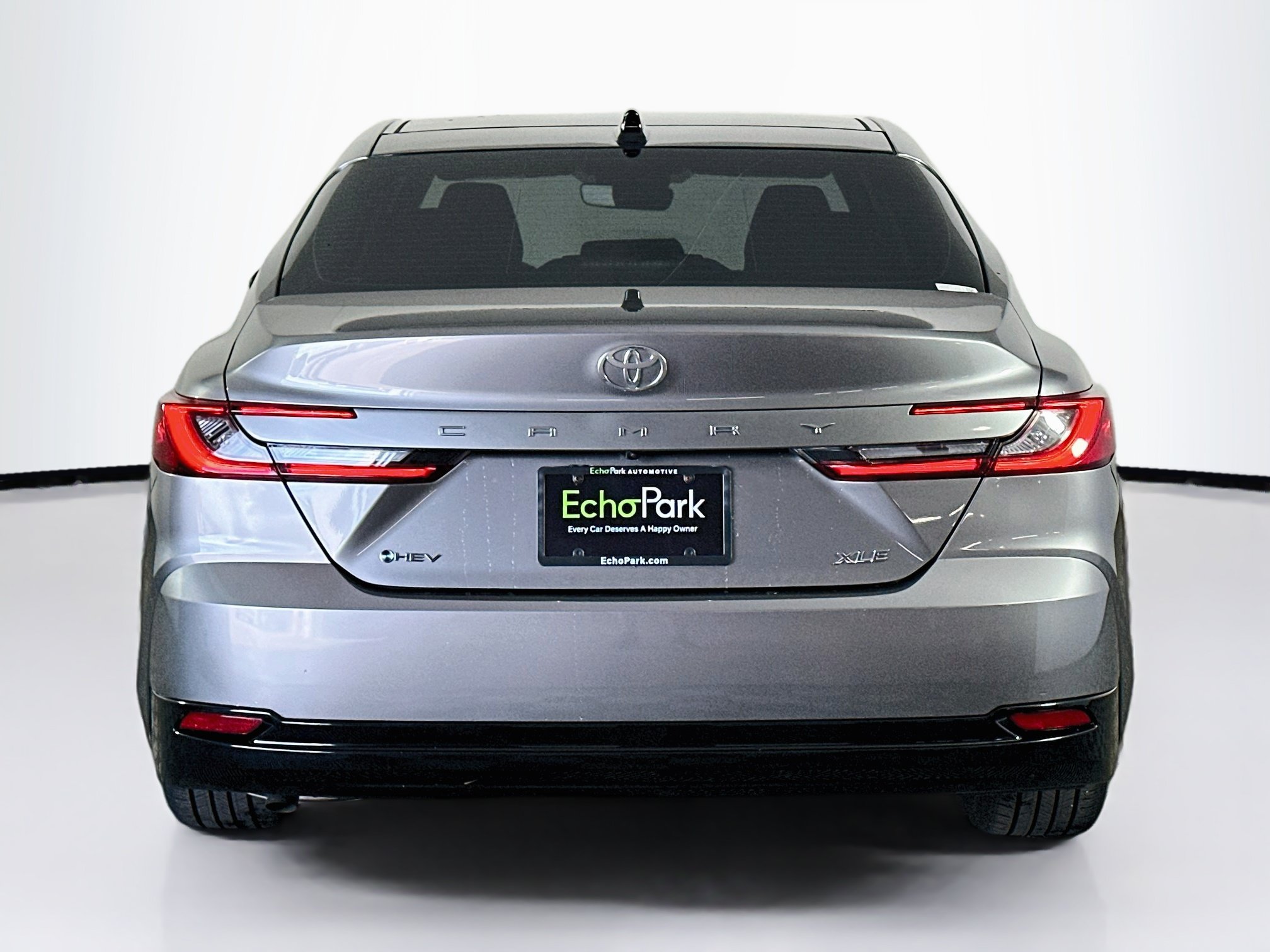 Used 2025 Toyota Camry XLE FWD image 7