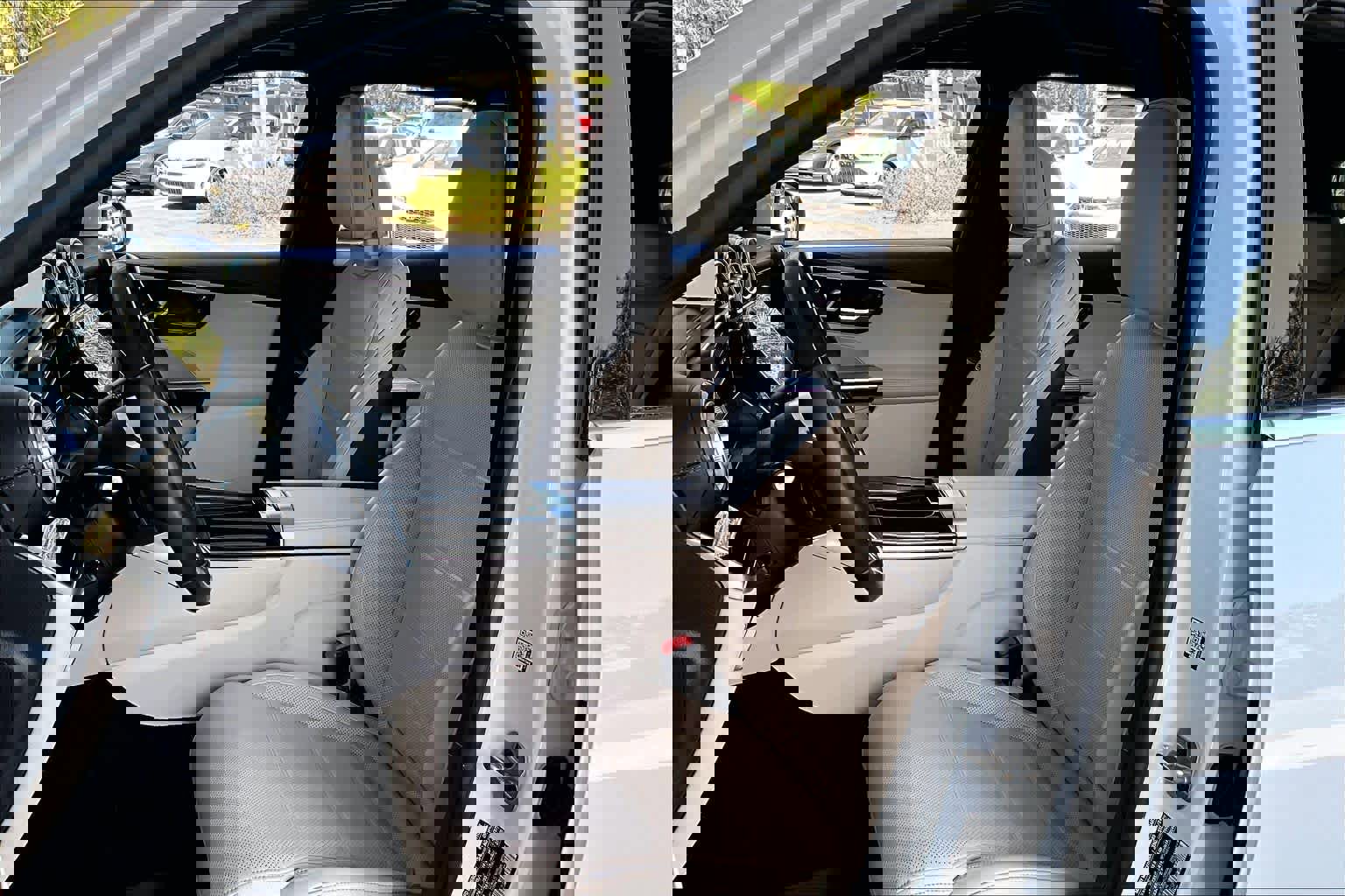 Used 2025 Mercedes-Benz GLC 300 4MATIC image 8