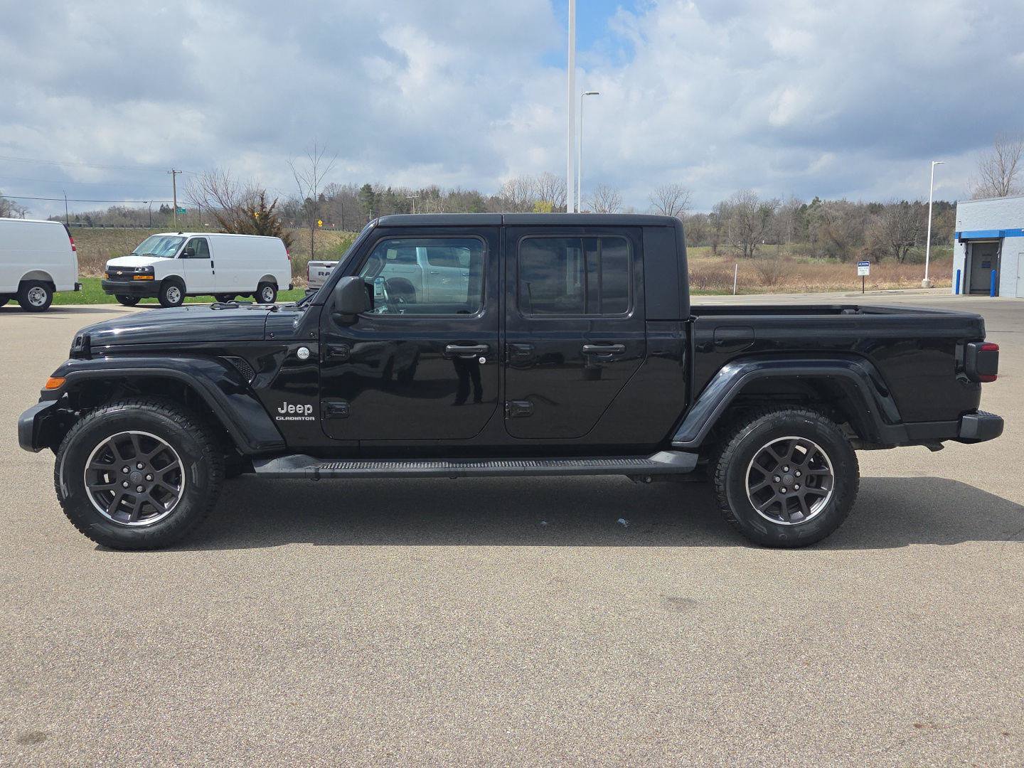 Used 2021 Jeep Gladiator Overland w/ Uconnect 4C Nav & Sound Group AWD/4WD image 2