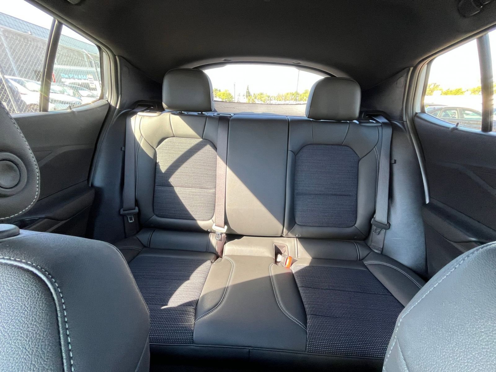 Used 2025 Buick Envista Preferred image 37