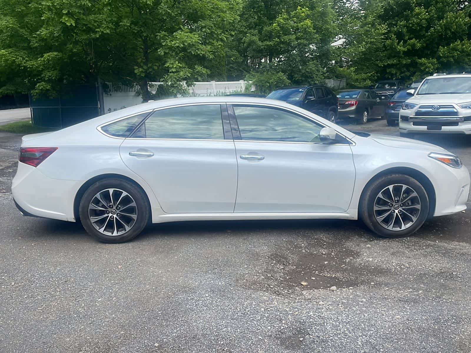 Used 2016 Toyota Avalon XLE FWD image 11