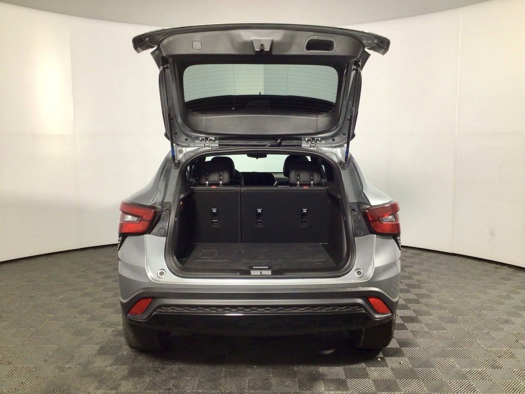 Used 2025 Chevrolet Trax RS image 10