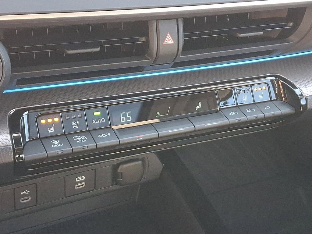 Used 2024 Toyota Prius Limited w/ Limited Premium Package image 17