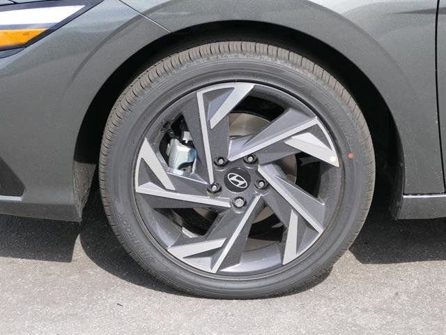 New 2025 Hyundai Elantra Limited image 10