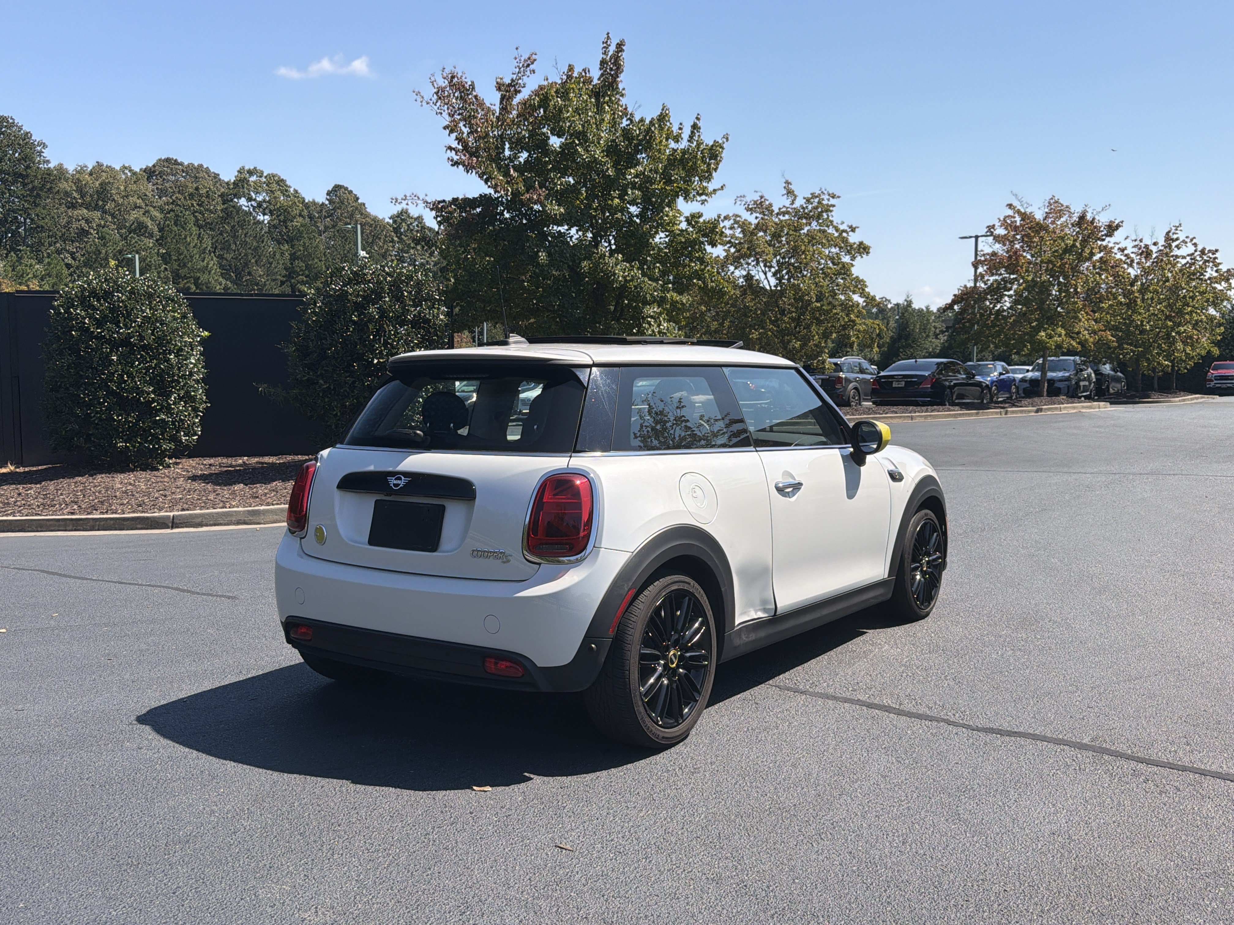 Used 2024 MINI Cooper SE FWD image 3