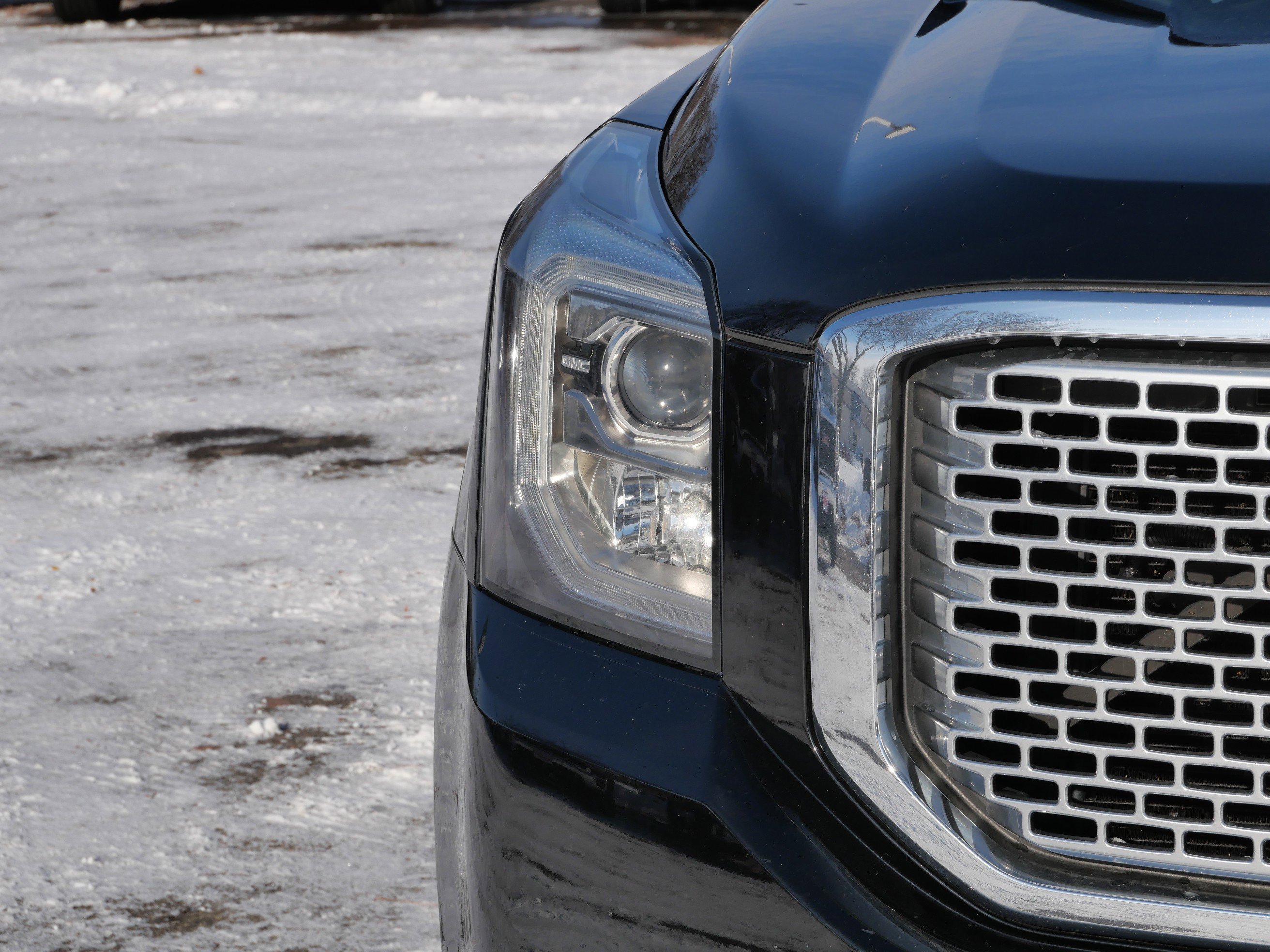 Used 2015 GMC Yukon XL Denali w/ Touring Package image 3