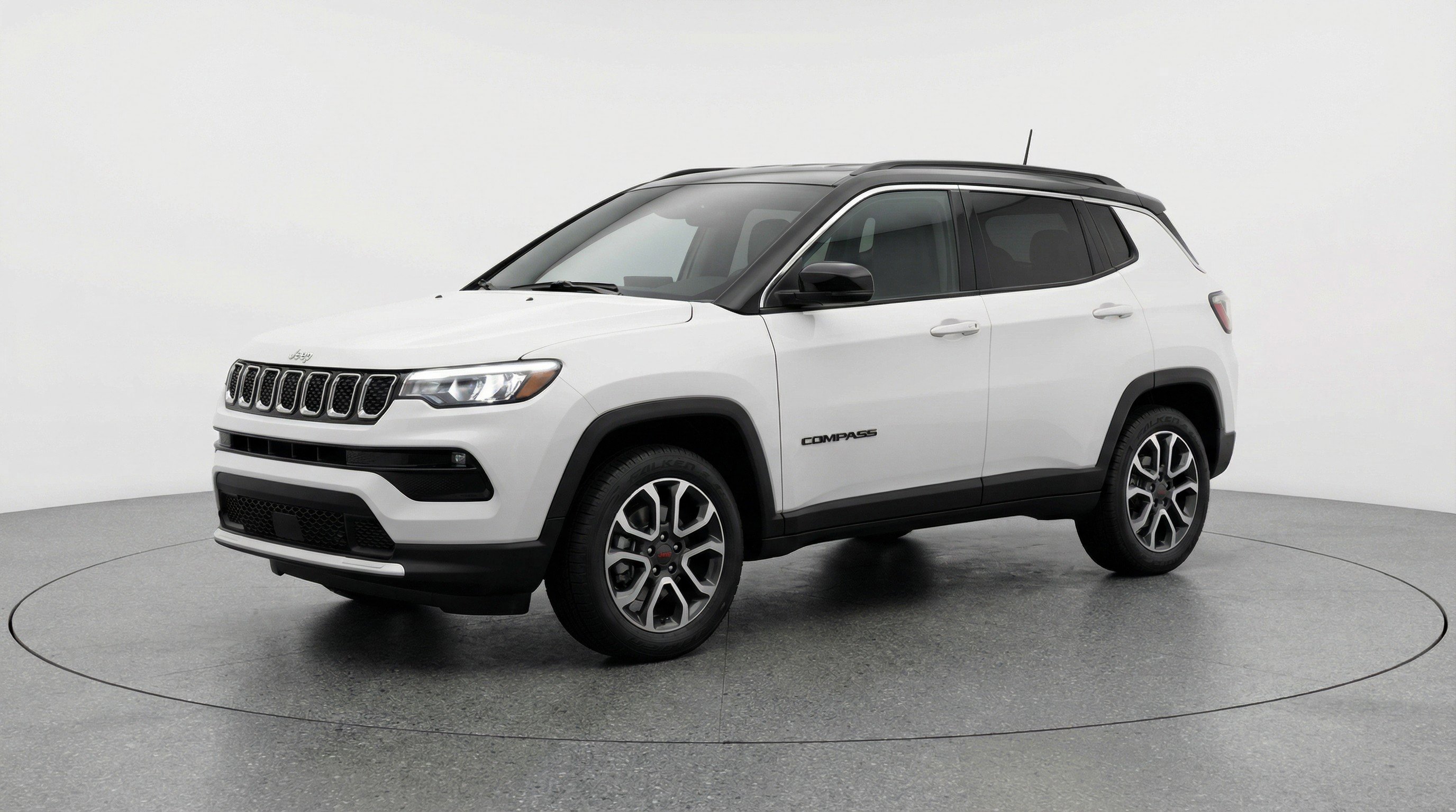 Used 2025 Jeep Compass Trailhawk AWD/4WD image 3