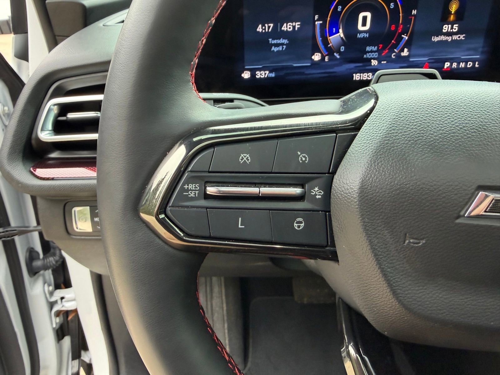Used 2024 Chevrolet Traverse RS FWD image 14