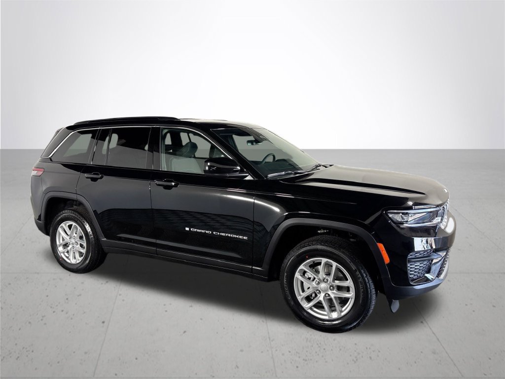 New 2026 Jeep Grand Cherokee Laredo w/ Trailer Tow Package AWD/4WD image 4